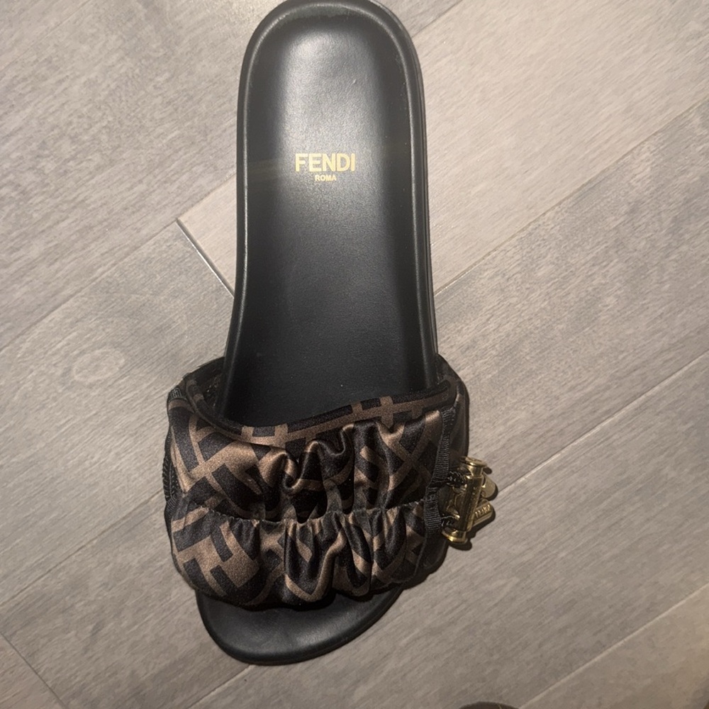 100% authentic Fendi Illusion FF slides